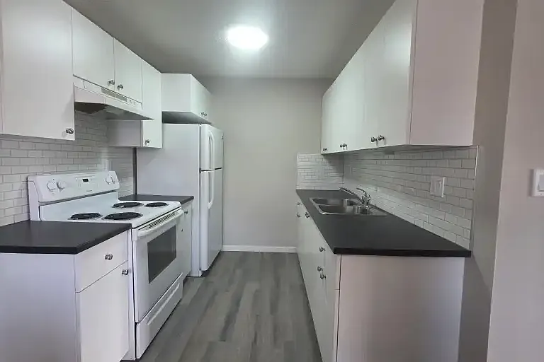 29 Eastman Cres #1A — Photo 2