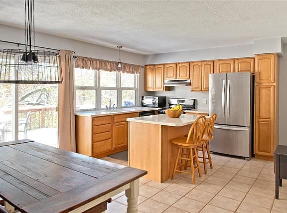 4th image of 350 Marywood Ct