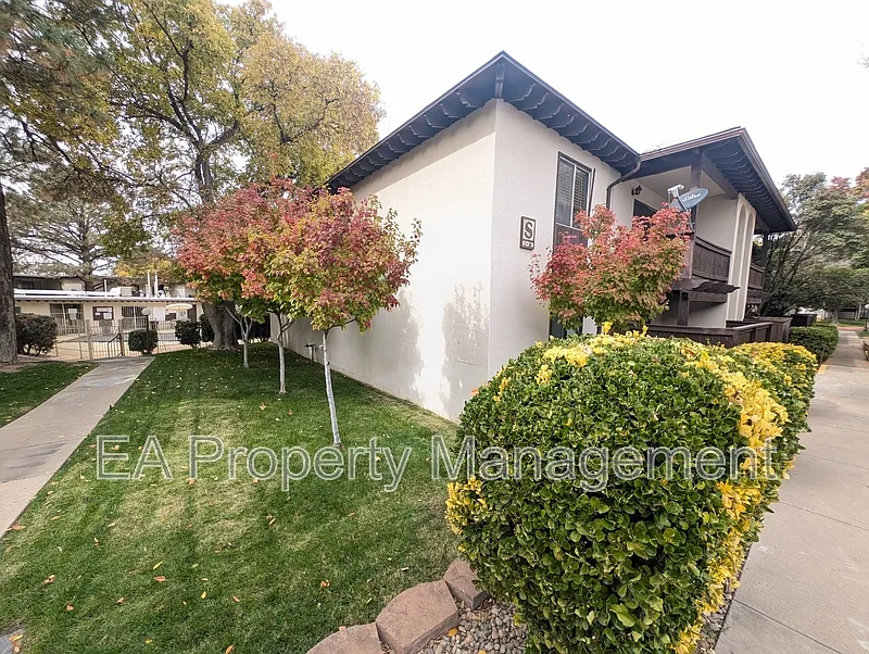 1 bed, 1.0 bath, $1,350 — Photo 2