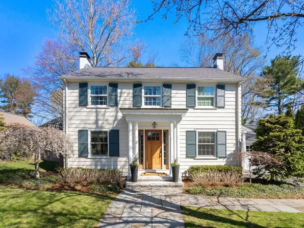 9 Lafayette Cir, Wellesley, MA 02482