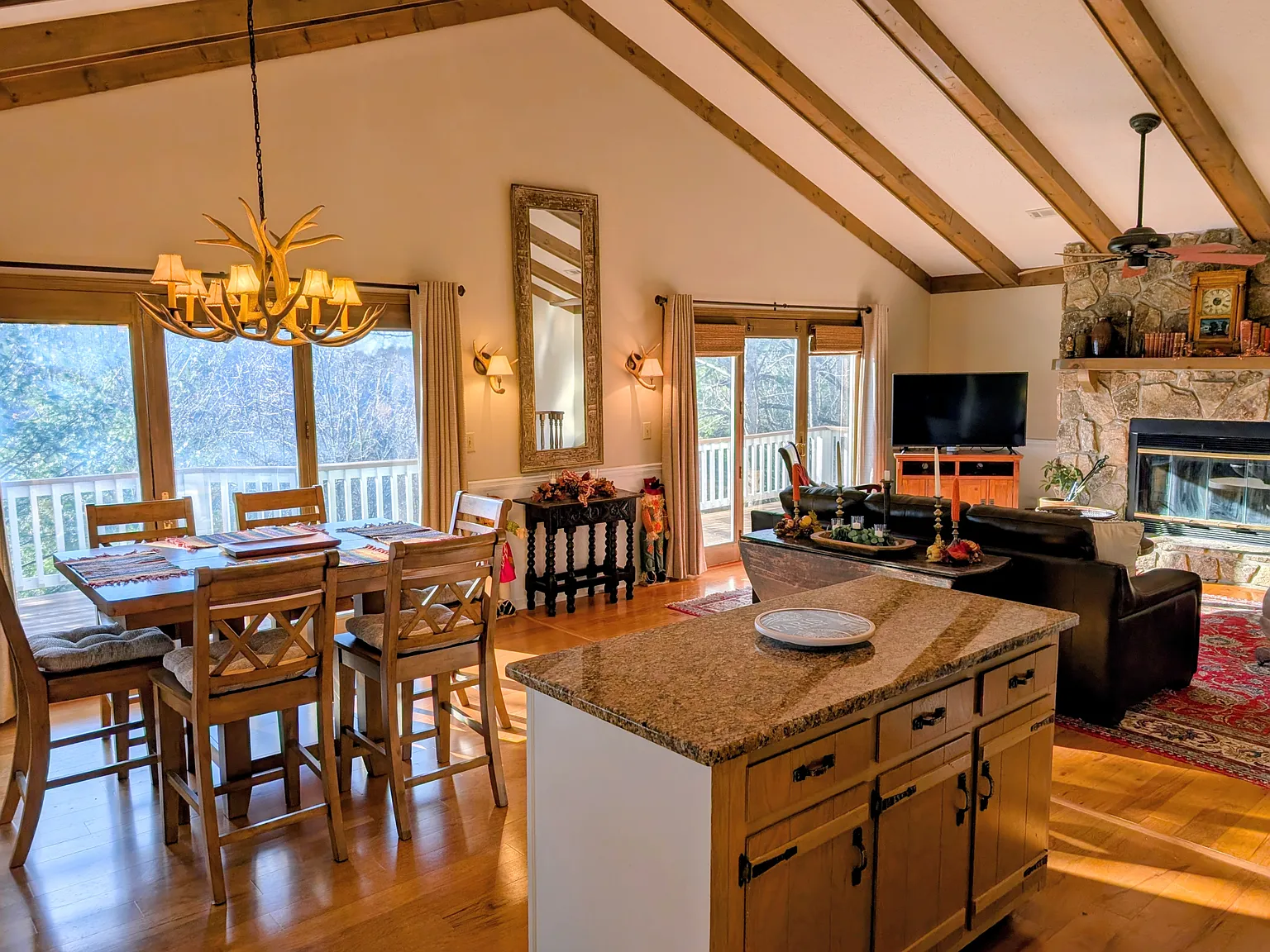 4 bed, 3.5 bath, 2448 sqft, $4,000 — Photo 3