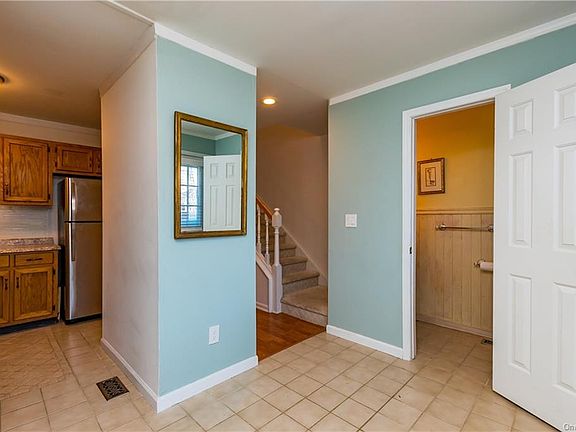 4th image of 402 Covington Green Ln #402