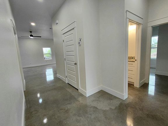 5th image of 508 W Rainey St