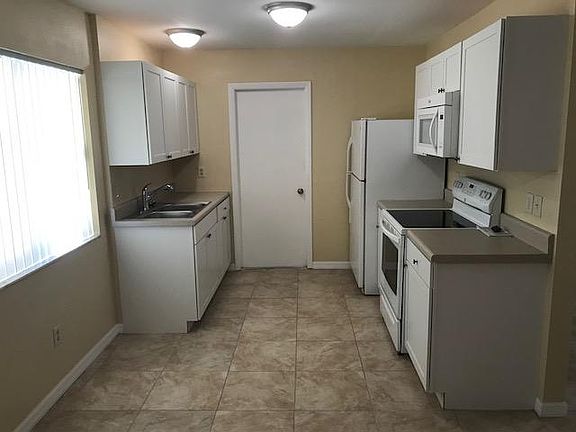 4th image of 1986 24th Pl SW