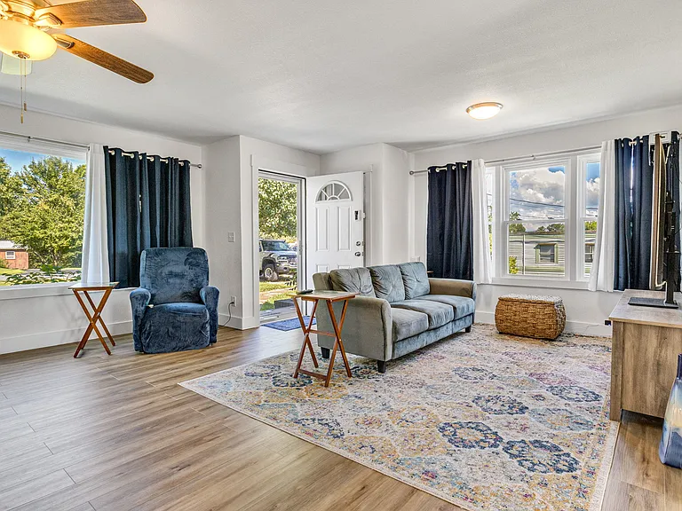 330 Birdwell Cir — Photo 4