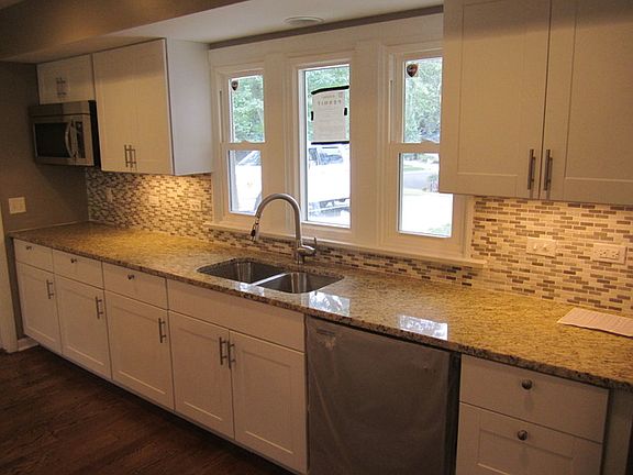 4th image of 1100 Barberry Ct