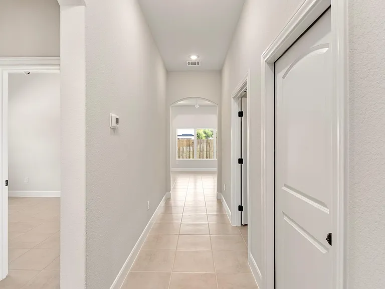 215 Park Cir — Photo 4
