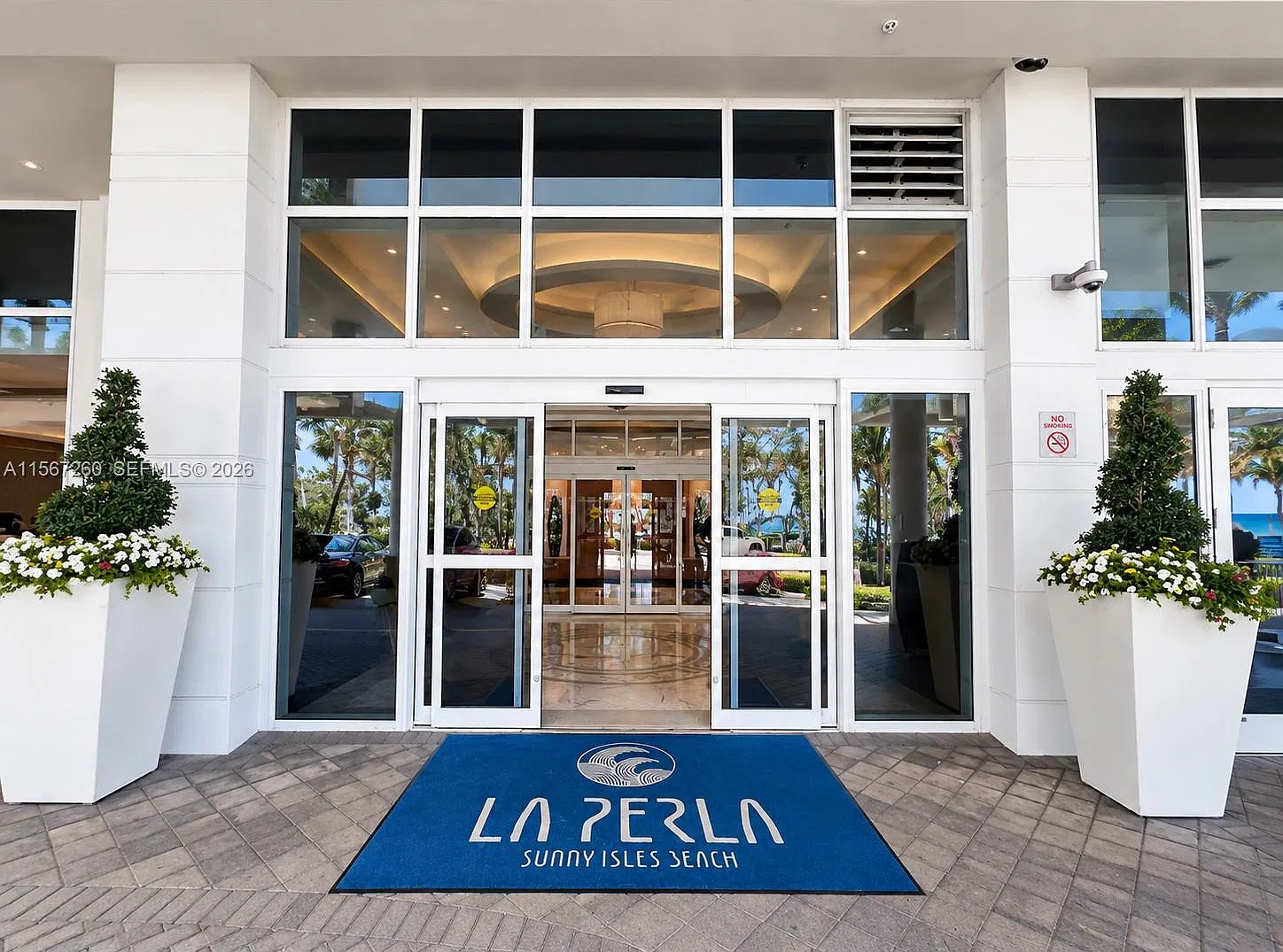 La Perla Condo — Photo 2