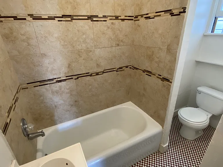 1739 Pine Street — Photo 14