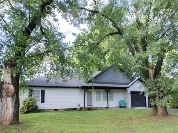 2014 W Lawson St, Fayetteville, AR 72703