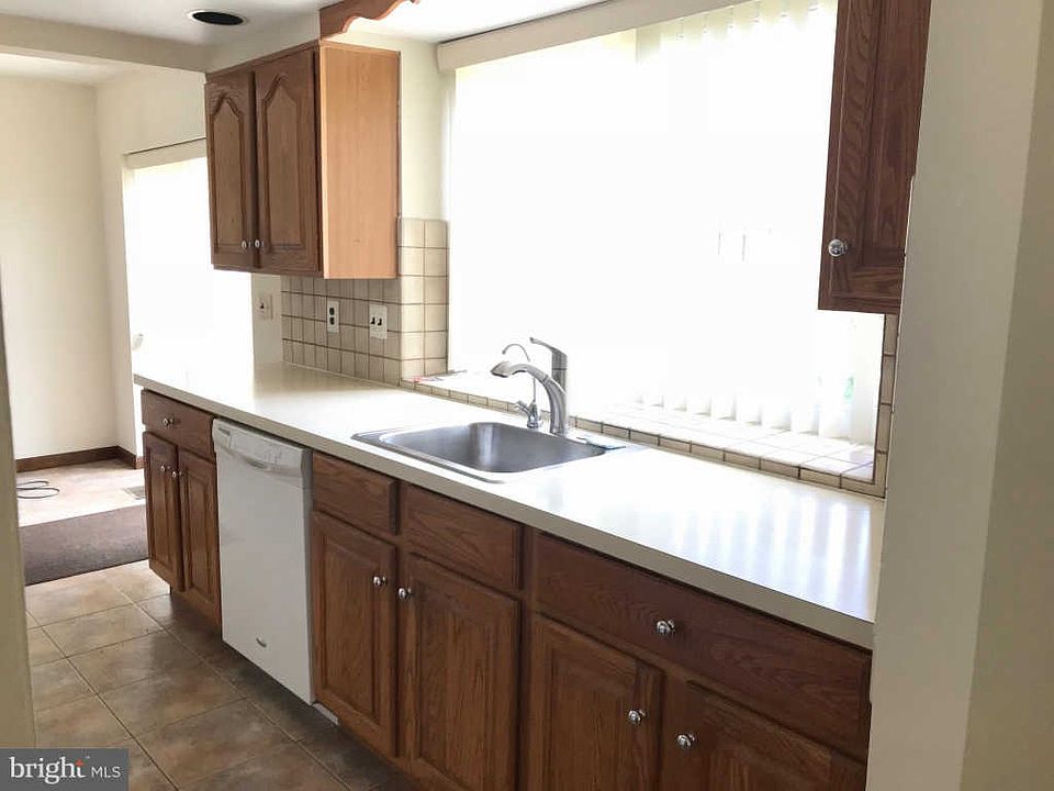 2nd image of 1 Maple Ave