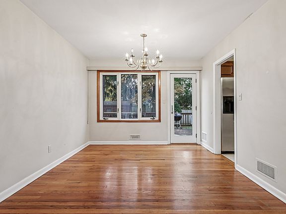 5th image of 145 Vivian Ave