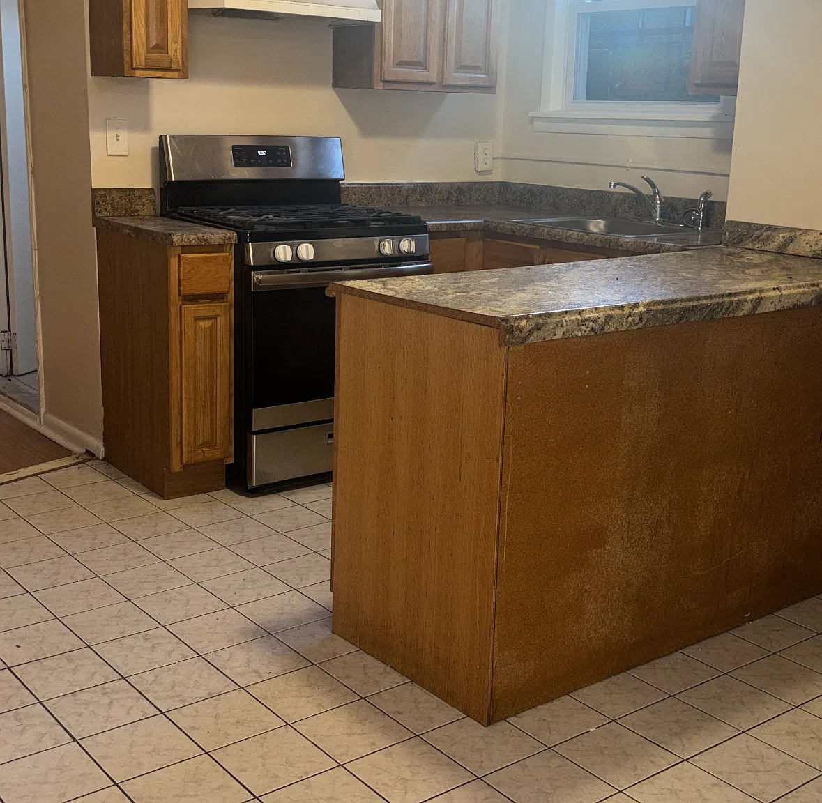 3 bed, 1000 sqft, $2,350 — Photo 1