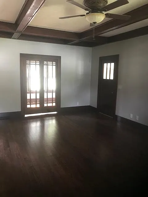 3 bed, 2.5 bath, 2100 sqft, $2,300 — Photo 2