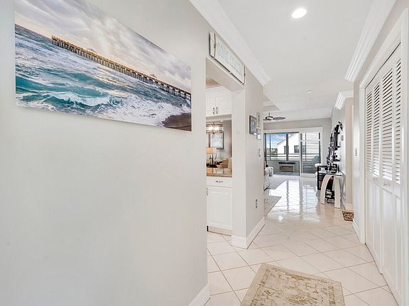 5th image of 947 Oak Harbour Drive