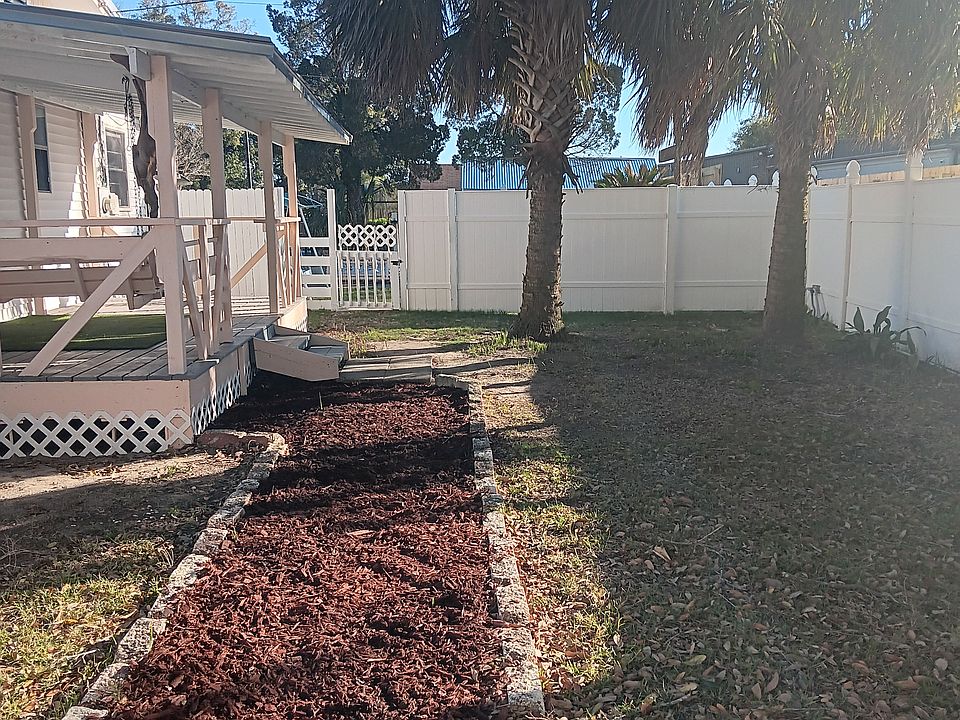 1st image of 401 Carolina Dr #1