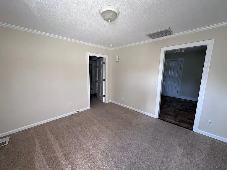 327 Pinecliff Dr — Photo 4