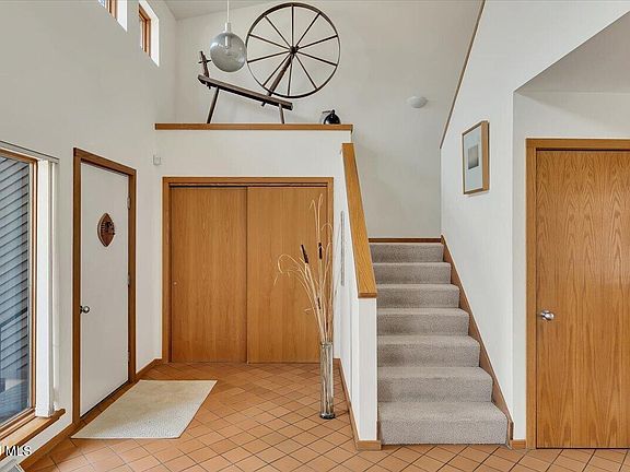 3rd image of 212 Mannix Road