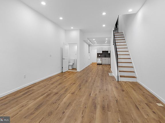 2nd image of 2516 W Master St