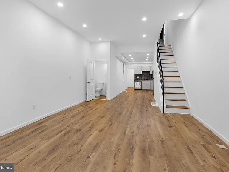 2516 W Master St — Photo 2