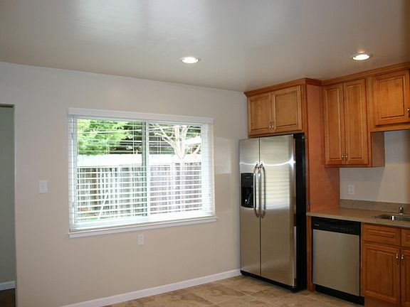 4th image of 3520 Bennett Ave