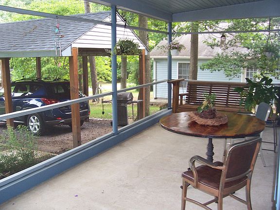 3rd image of 18 Shorewood Dr