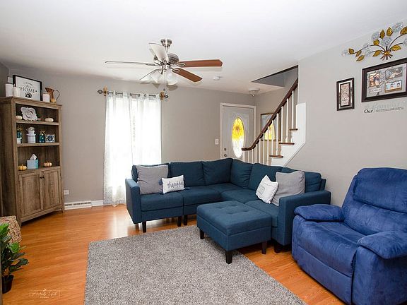 3rd image of 924 Woodlawn Ave
