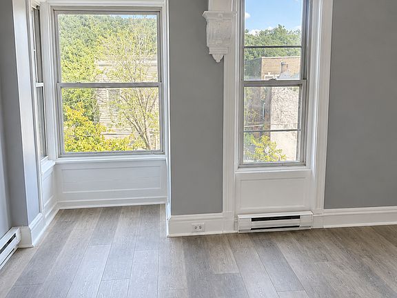 4th image of 127 Dove St APT 2