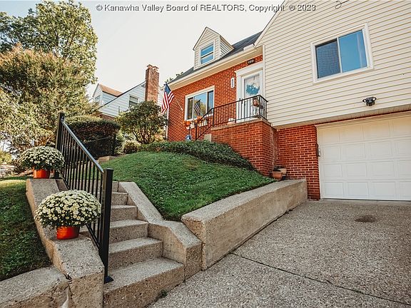 3rd image of 402 Fairview Dr
