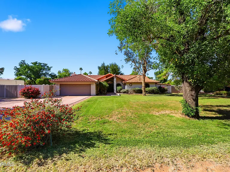 10432 W Avalon Dr — Photo 3