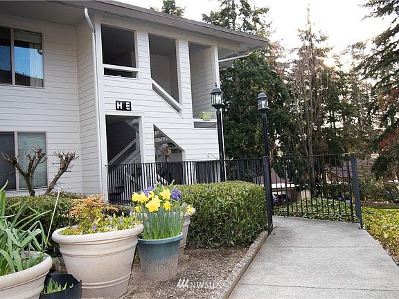 2nd image of 23405 Lakeview Dr Unit H201