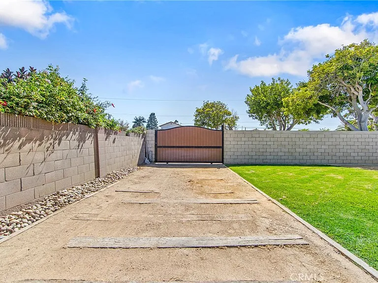 5892 Meadowlark Dr — Photo 36