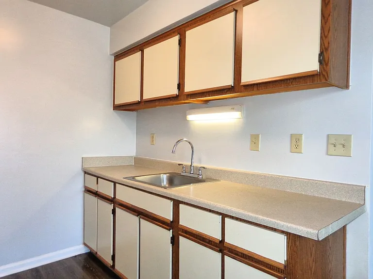 601 Rockingham St — Photo 9