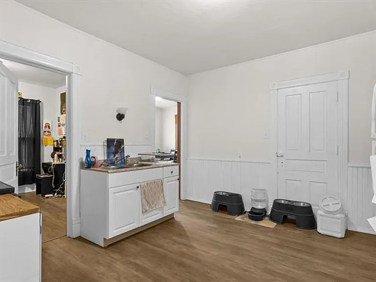 1510 Clark St — Photo 4