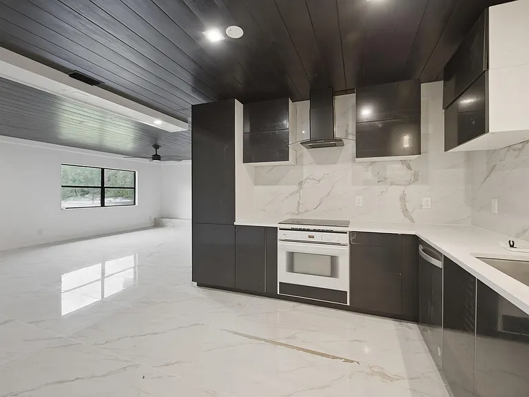 2529 Rainbow Dr — Photo 8