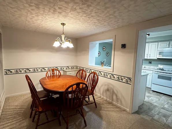 1368 Fenwick St, Morgantown, WV 26505