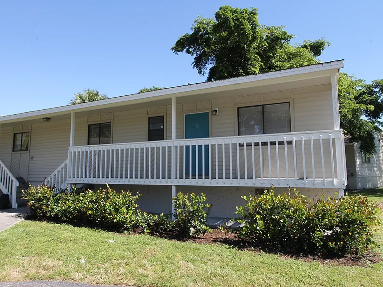 2445 Thomasson Dr — Photo 3