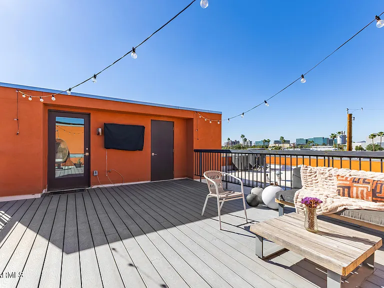 2740 E Roma Ave — Photo 38