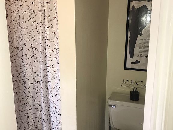 4th image of 131 Howe St Unit B