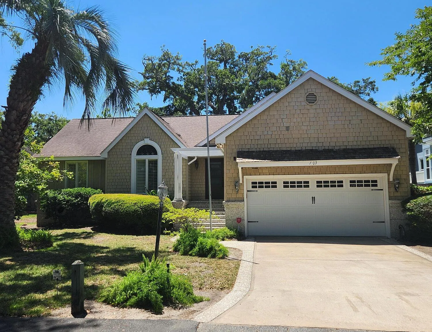 3 bed, 2.0 bath, 1600 sqft, $3,750 — Photo 2