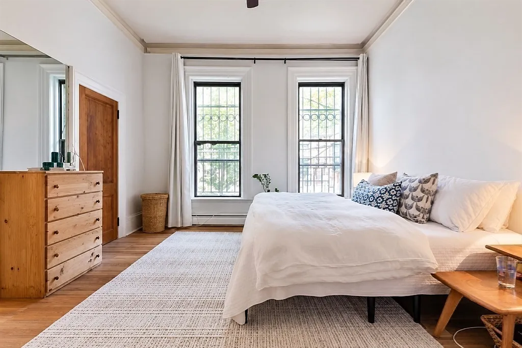 2 bed, 2.5 bath, 2100 sqft, $6,800 — Photo 4
