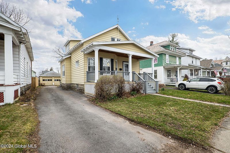 2nd image of 1121 Baker Avenue