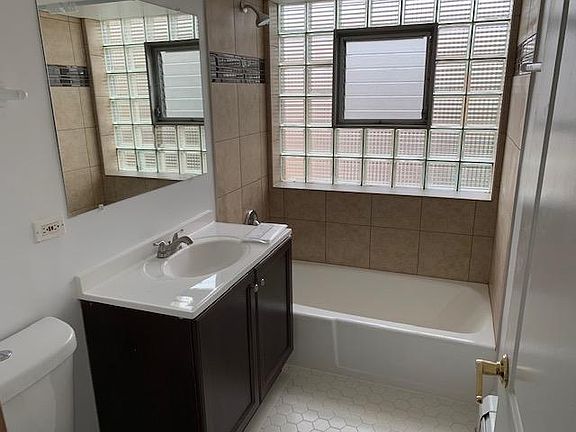 5th image of 6556 N Northwest Hwy APT 2N