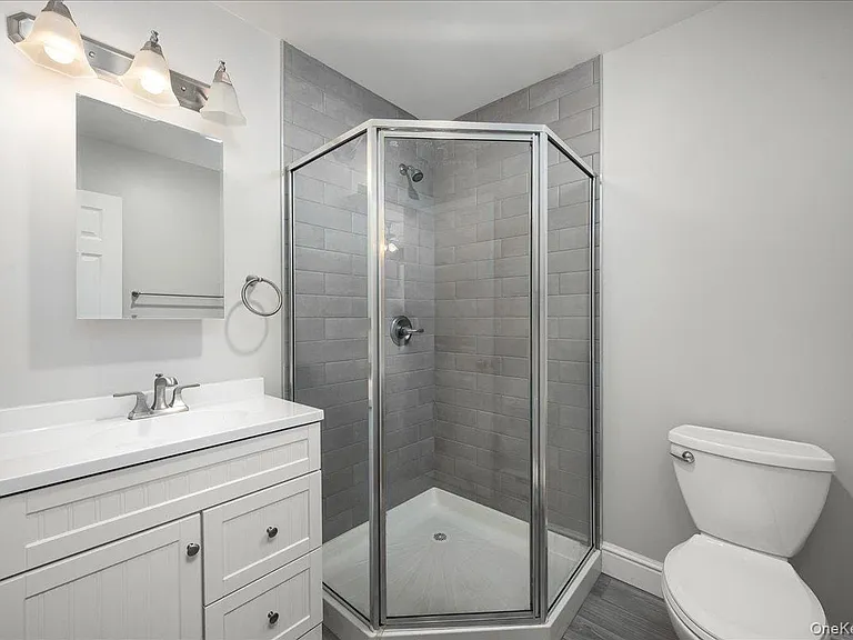 548 Warburton Ave #2R — Photo 13