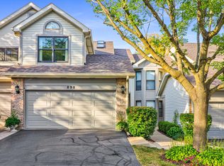 890 N Auburn Woods Dr, Palatine, IL 60067