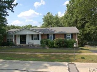 2 Amitie Ln, Manchester, MO