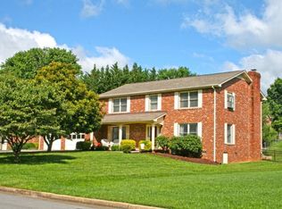 706 Douglas Dr, Johnson City, TN 37604