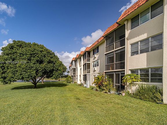3rd image of 9820 S Hollybrook Lake Dr APT 106