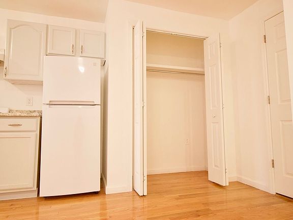3rd image of 84 W 119th St APT 1