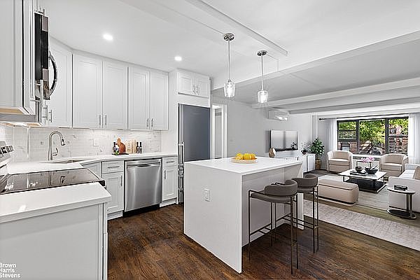1st image of 160 E 89th St APT 2A